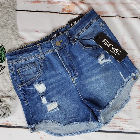 Distressed, Medium Blue, Denim Shorts with Butt Lifting Pattern - Picture 2 of 5